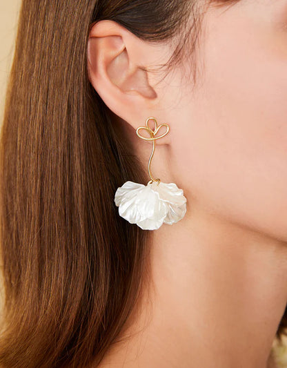 Corolla Stem Earrings Pearl