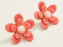 Load image into Gallery viewer, Sweet Straw Flower Earrings Natural