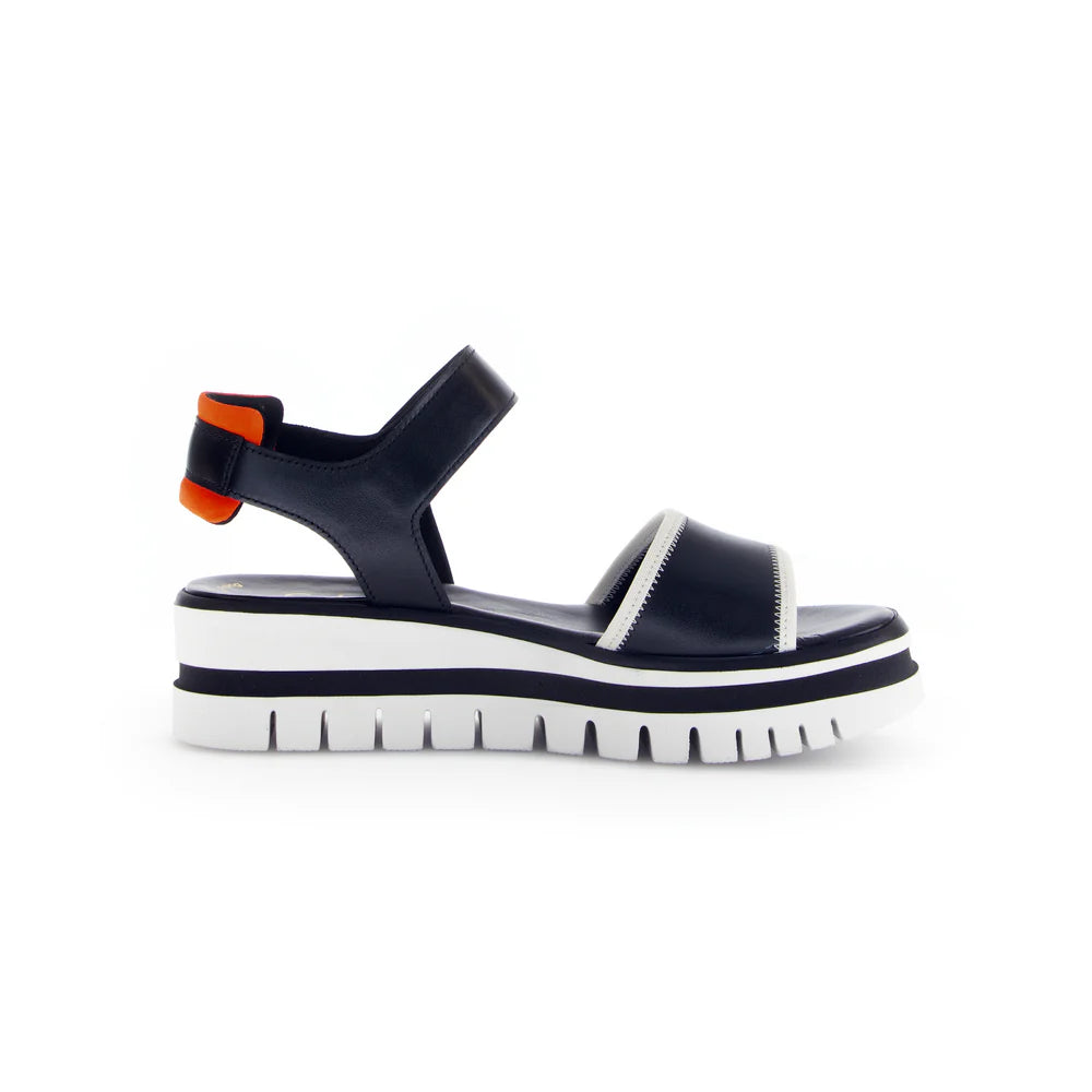 Platform Ultra Light Black And White Sandal