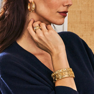 Berry Classic Hinged Bangle Gold