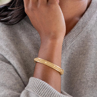 Berry Vine Hinged Bangle S/M Gold