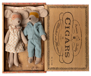 Mum & Dad in Cigarbox