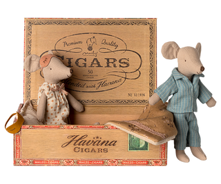 Mum & Dad in Cigarbox