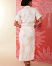 Load image into Gallery viewer, Kade Linen Skirt Callawassie Palmetto Tan