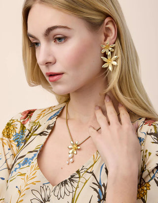 River Lily Earrings Gold