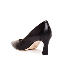 Load image into Gallery viewer, Faryn Black Antique Pointed Toe Pump