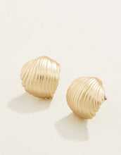 Load image into Gallery viewer, Shell Hoop Earrings Gold