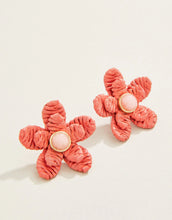Load image into Gallery viewer, Sweet Straw Flower Earrings