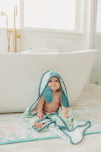 Load image into Gallery viewer, Wade
Character Hooded Towel