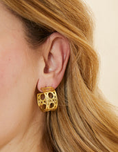 Load image into Gallery viewer, Cane midi hoop earrings gold