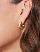 Load image into Gallery viewer, Chubby hoop earrings pearl
